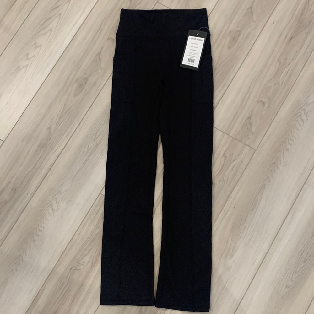 *New with tag* Giselle Straight Leg Black Pants size: S